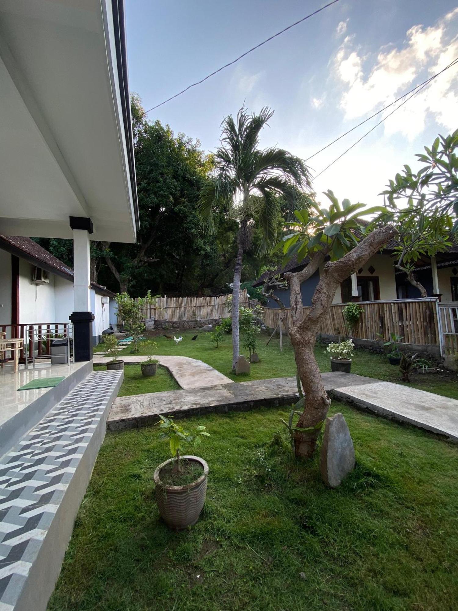 Coconut Beach Bungalows & Warung 2 Amed Zewnętrze zdjęcie