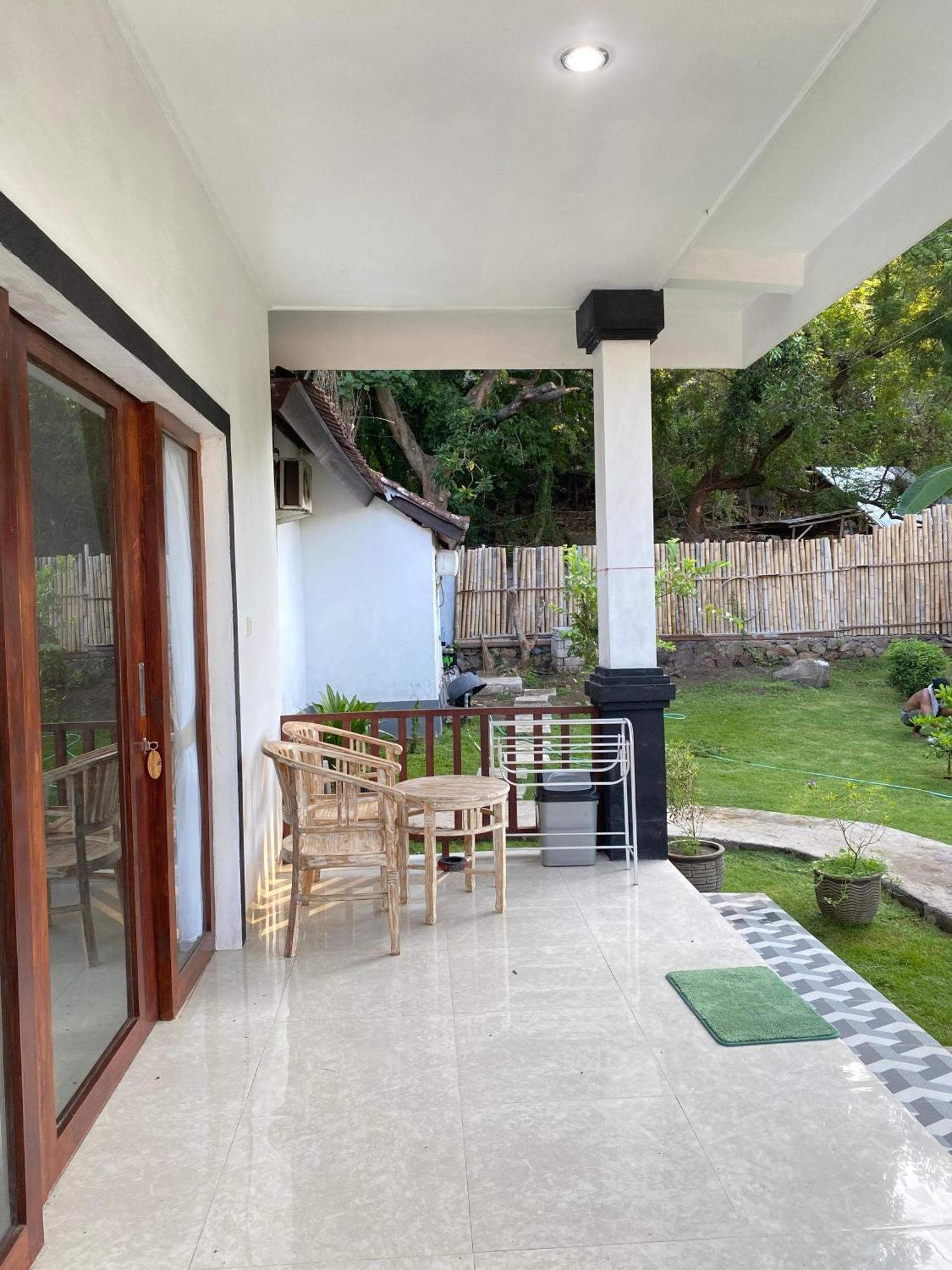 Coconut Beach Bungalows & Warung 2 Amed Zewnętrze zdjęcie