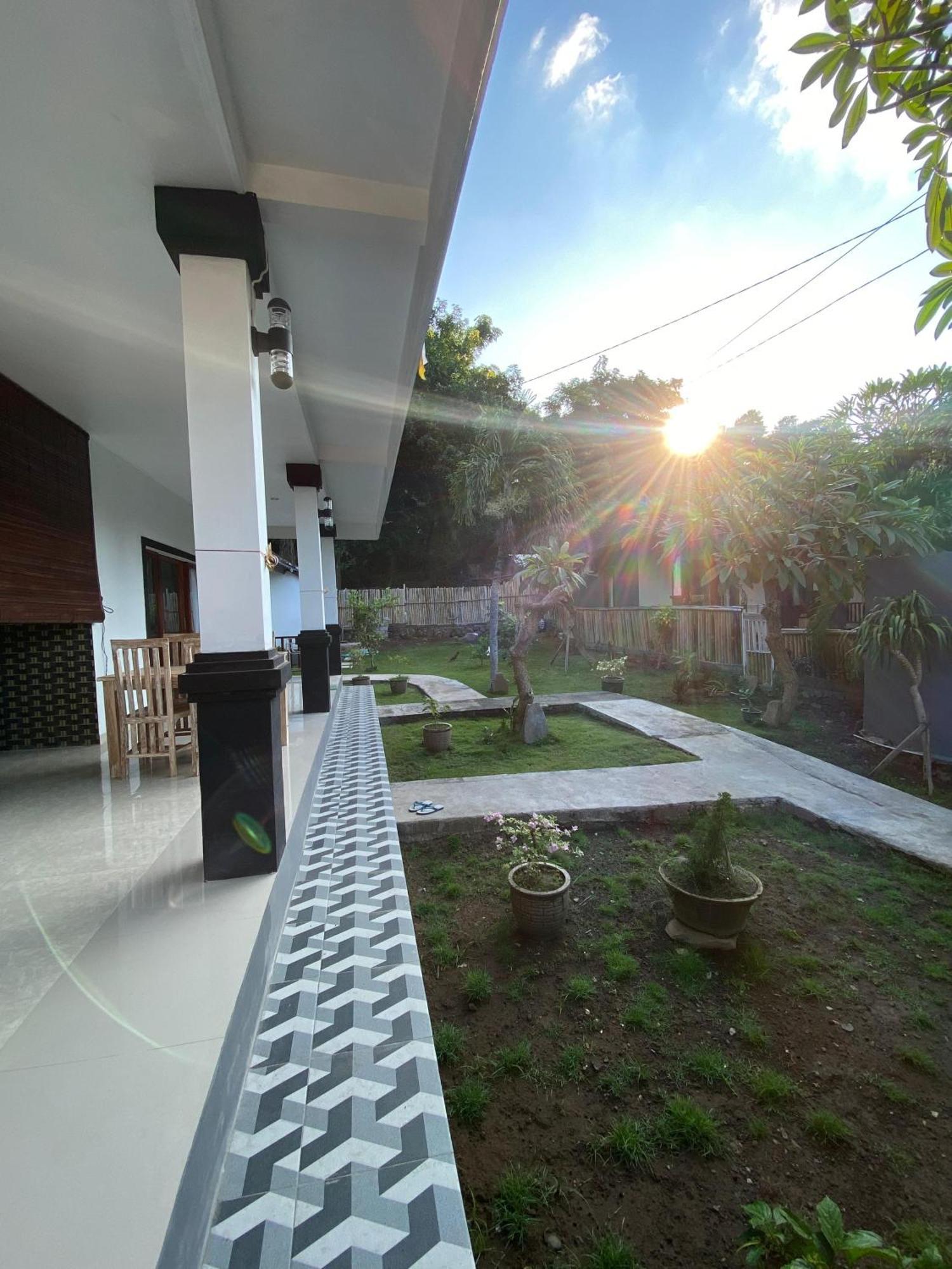 Coconut Beach Bungalows & Warung 2 Amed Zewnętrze zdjęcie