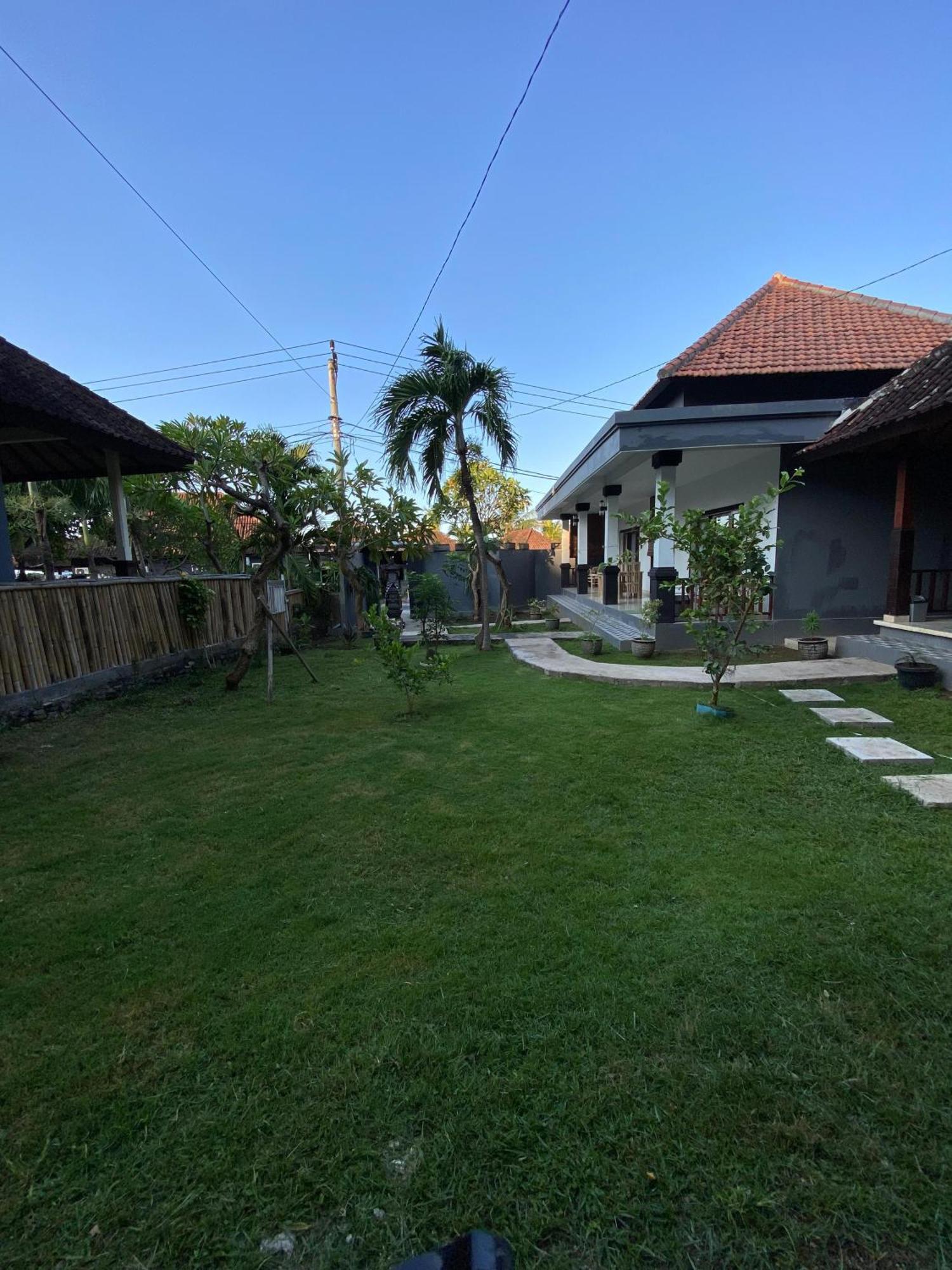 Coconut Beach Bungalows & Warung 2 Amed Zewnętrze zdjęcie